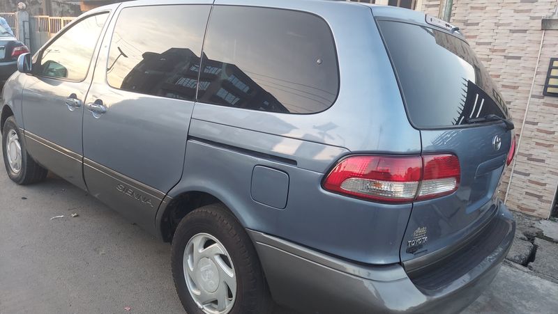 Thumbnail 3 of 2002 Toyota Sienna XLE